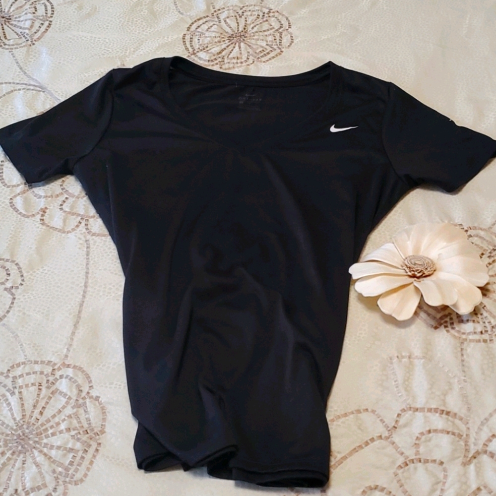Nike Dri Fit short sleeve t-shirt Size L